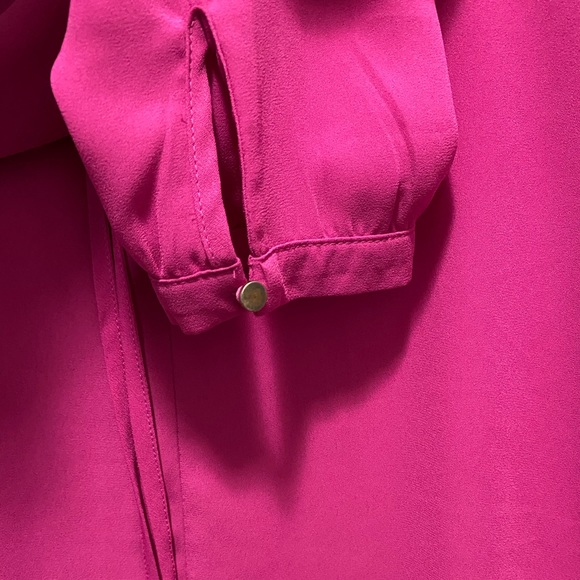 Tie-front keyhole blouse - Picture 3 of 4